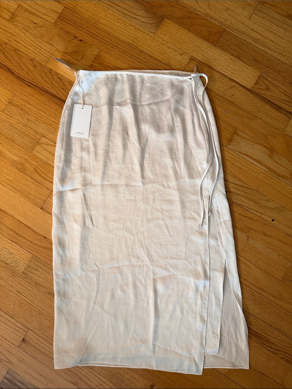 Satin aritzia skirt